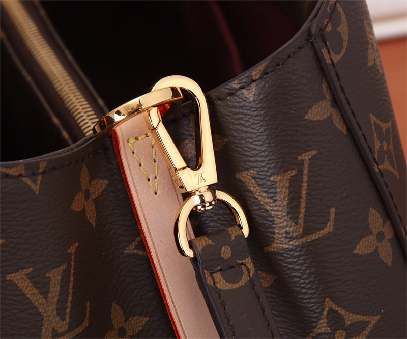  versatile shopper bag detail view showing craftsmanship 14