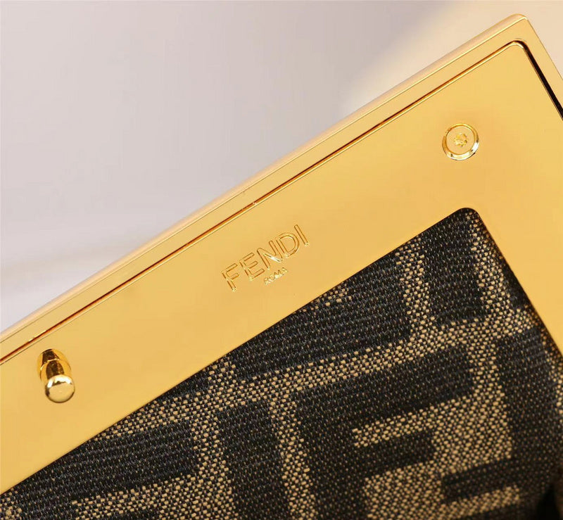 Ziva's Charm handbag – close-up view (Standard Size)