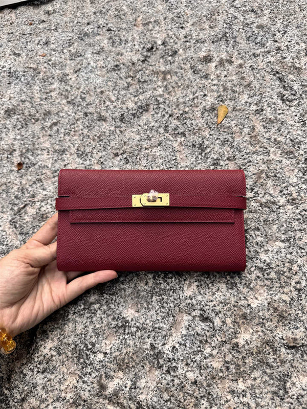 Close-up detail of everyday-ready bag design