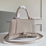 Zivas Charm Understated Luxury Premium Handbag (Premium Everyday Carry) – Lifestyle Shot