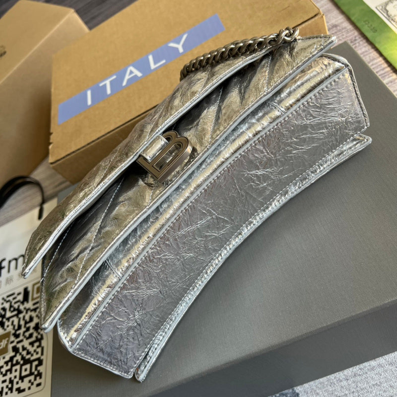 Interior view of structured premium bag