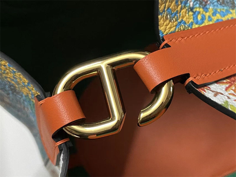  top-handle bag interior and compartment view