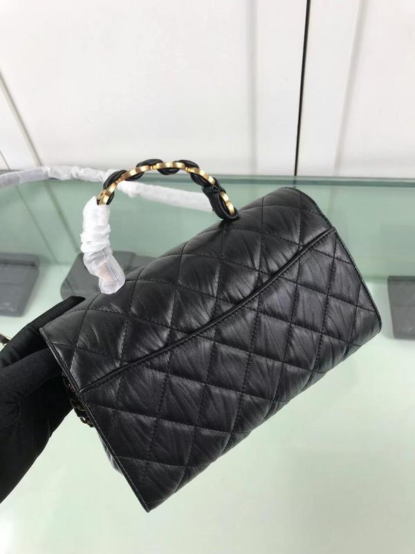 Zivas Charm Timeless Appeal Fashion Handbag (Versatile Style Statement) – Detail View