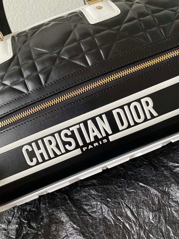 Close-up detail of signature everyday-luxe women's handbag – women's designer-style accessory