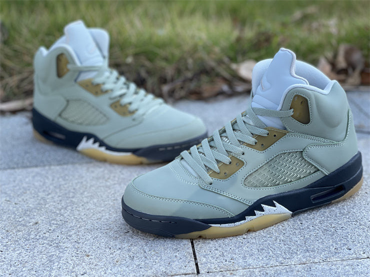 Nike Men's & Women's Luxury Low-Top Trainers — Style 249 close-up view