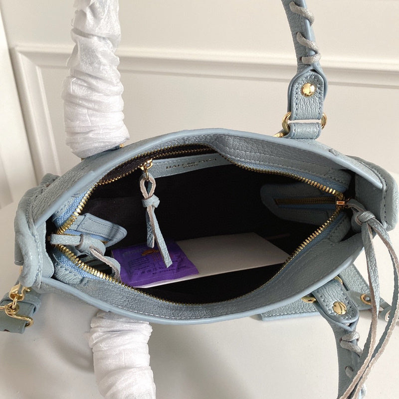Zivas Charm Timeless Appeal Statement Handbag (Refined Practical Design) – Close-Up Detail