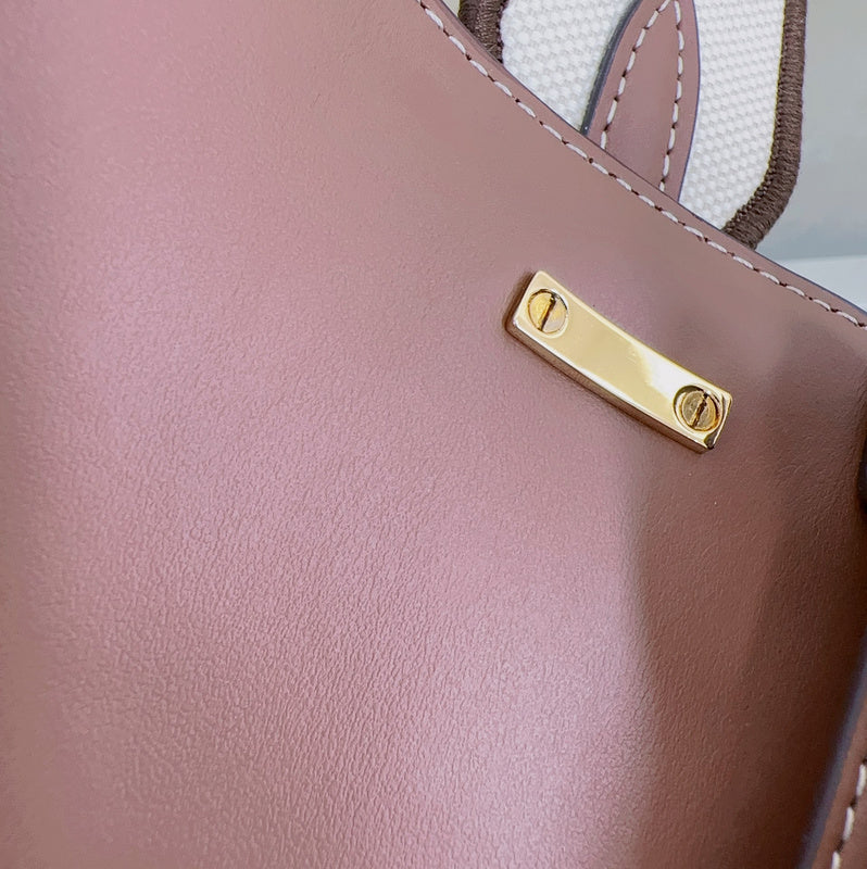 Refined Premium PU Leather Handbag - Versatile Everyday Design | Women's Designer-Inspired Purse #1083 - texture close-up (image 9) of designer-inspired handbag