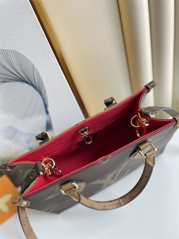  shopper bag interior and compartment view 9