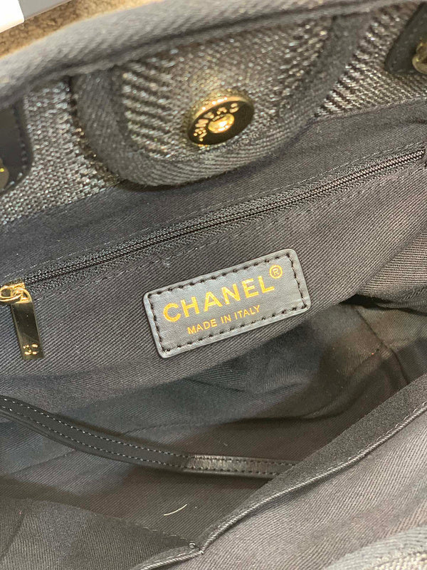 spacious purse view 10