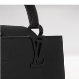  Versatile shoulder bag carried on shoulder 10