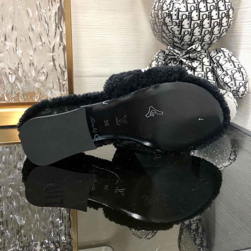 Louis Vuitton shoes Style 355 - back heel detail