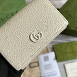Styled lifestyle shot of everyday-luxe sleek women's handbag – women's premium purse