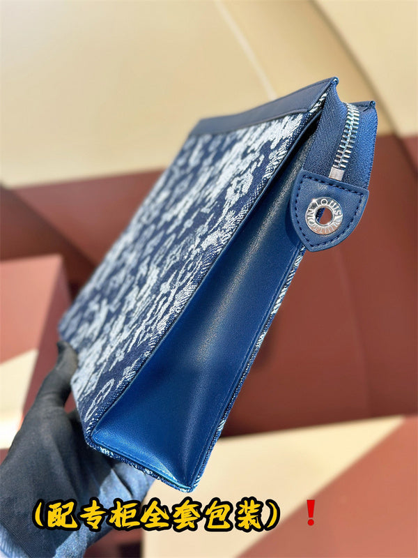  everyday bag interior and compartment view 9