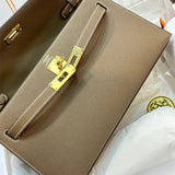  everyday bag close-up of hardware and finish
