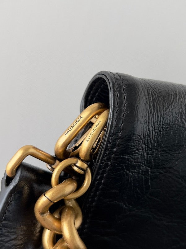 Zivas Charm Versatile Design Fashion Handbag (Timeless Wardrobe Addition) – Detail View
