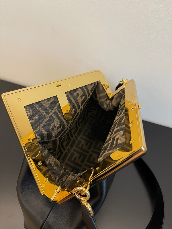 Ziva's Charm handbag – interior view (26cm*9.5cm*18cm)