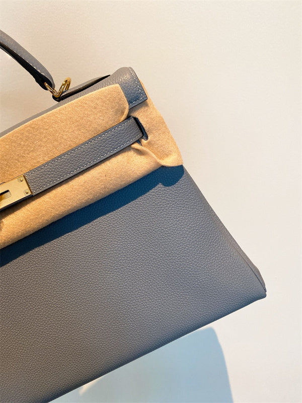  Polished structured bag carried on shoulder