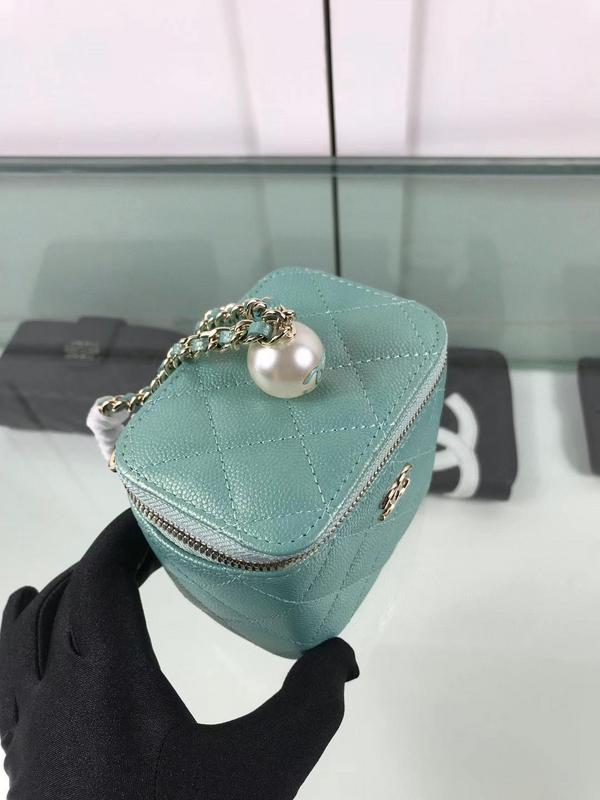 Zivas Charm Contemporary Flair Fashion Handbag (Everyday Luxury Essential) – Detail View