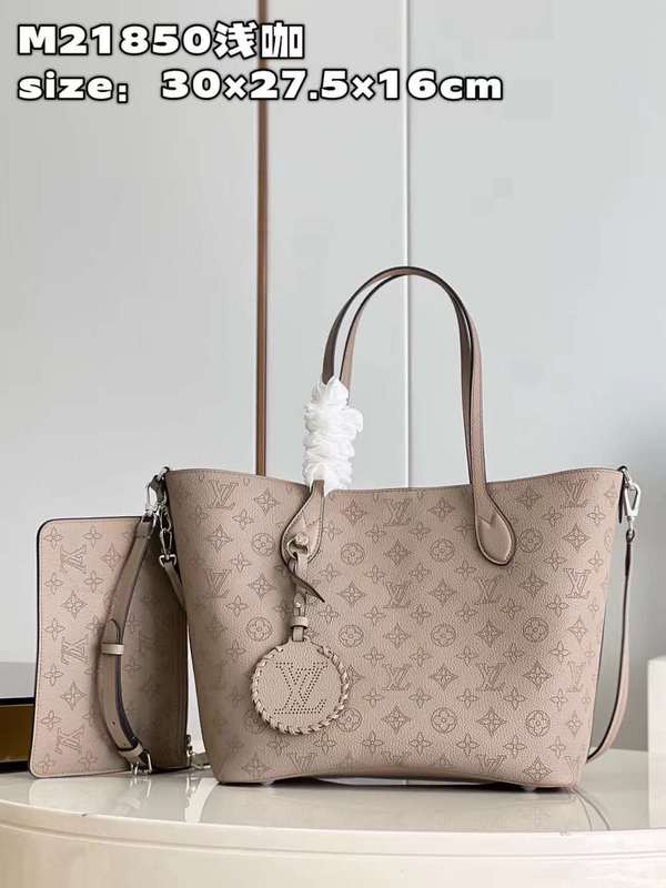 Side profile of chic polished women's handbag – women's luxury handbag