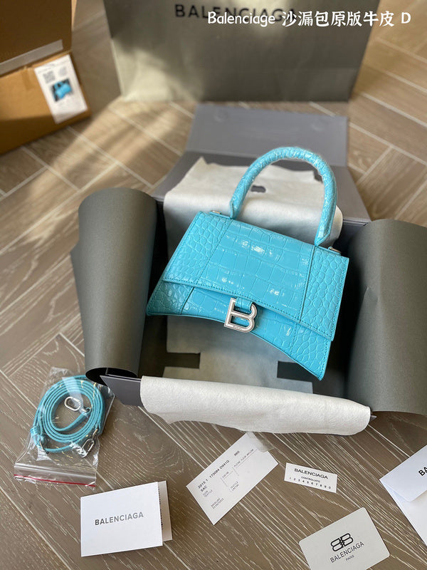 Ziva's Charm handbag – product shot (one versatile size)