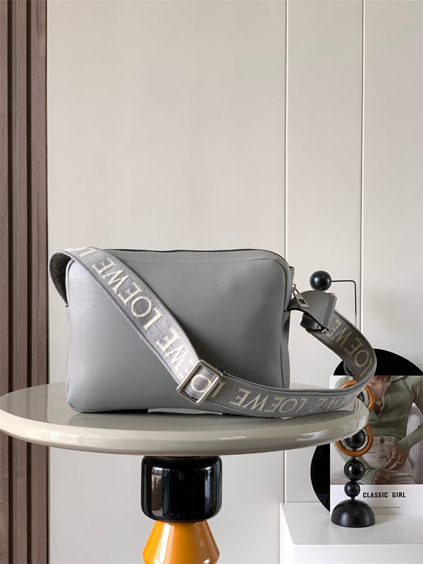 Ziva's Charm handbag – product shot (23cm*18cm*9cm)