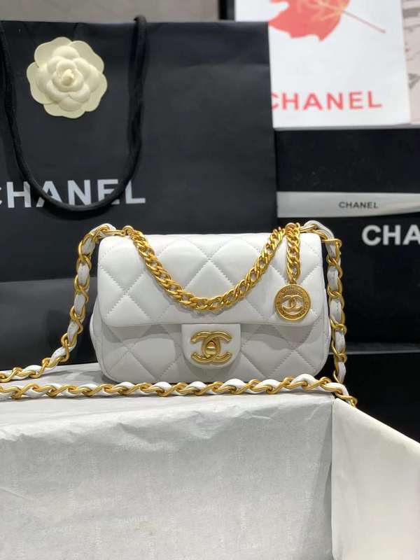 Zivas Charm Polished Finish Luxury Handbag (Polished Everyday Piece) – Close-Up Detail