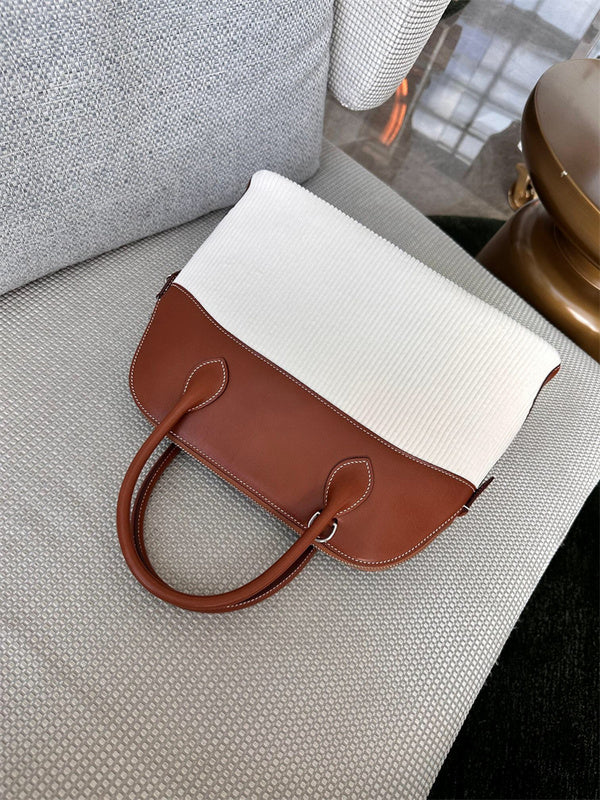  timeless shoulder bag styled with outfit