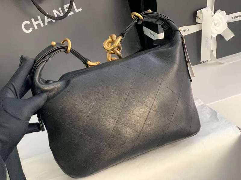Zivas Charm Classic Sensibility Luxury Handbag (Versatile Style Statement) – Close-Up Detail