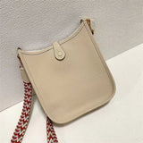  Clean-Lined tote bag carried on shoulder 10