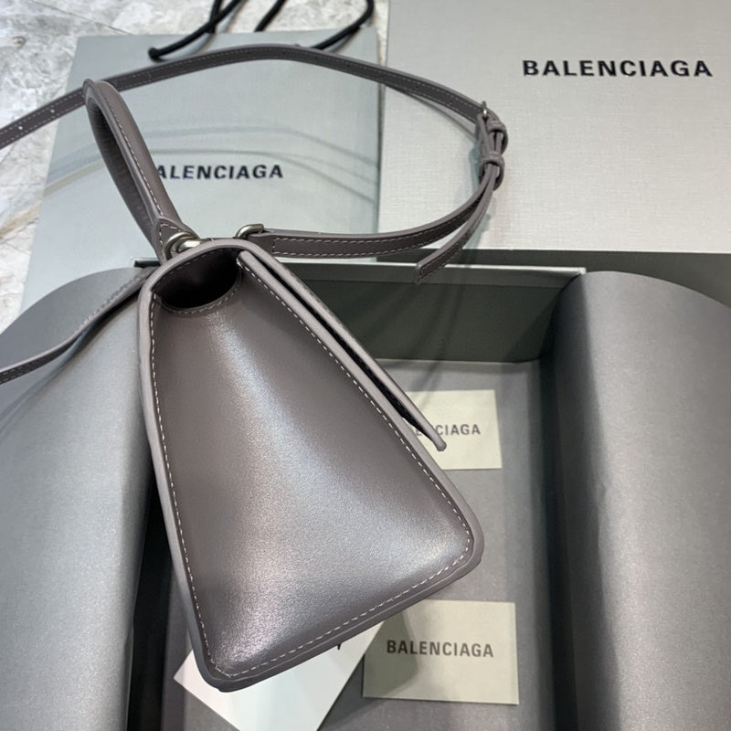 Refined Premium PU Leather Handbag - Understated Luxury Look | Women's Statement Accessory #672 - close-up detail shot (image 3) of designer-inspired handbag