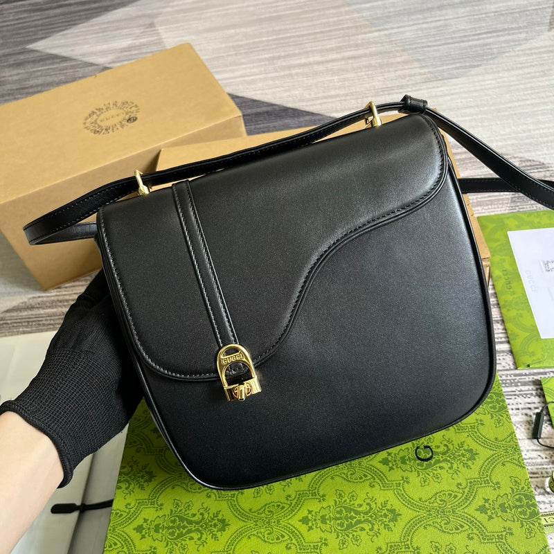 Handle and strap detail of everyday-luxe elevated women's handbag – women's everyday handbag