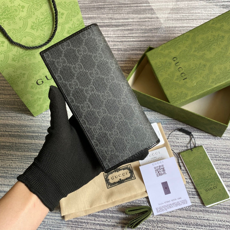 Side profile of signature chic women's handbag – women's luxury accessory