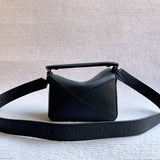 Ziva's Charm handbag – detail view (17cm*12cm*7cm)