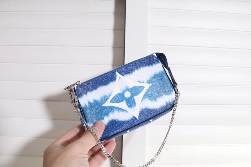 Front view of chic polished women's handbag – women's luxury accessory