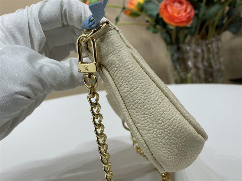  handbag interior and compartment view