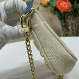  handbag interior and compartment view