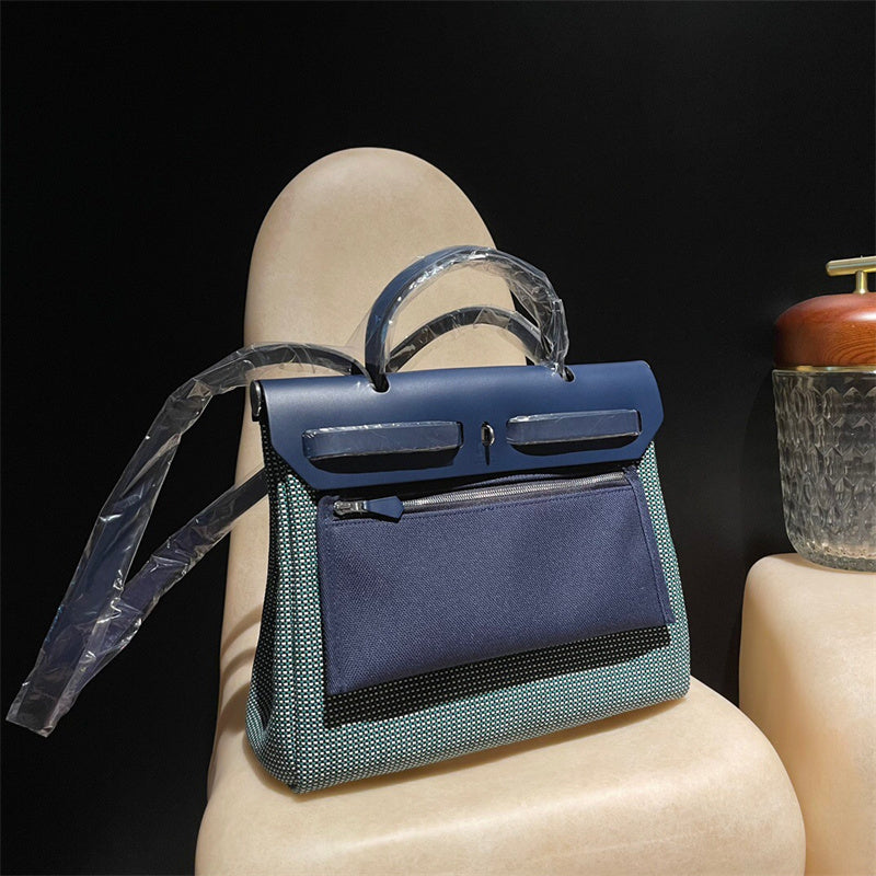  everyday bag close-up of hardware and finish 11