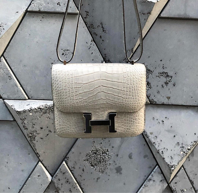 Fluid handbag styled for everyday wear