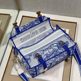 Handle and strap detail of chic refined women's handbag – women's luxury handbag