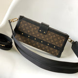  Refined shopper bag carried on shoulder