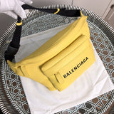 Handle and strap detail of premium structured women's handbag – women's statement bag