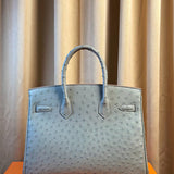  Sleek carryall bag front view