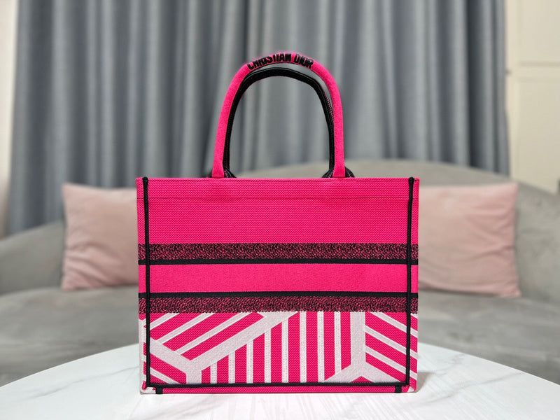 Interior view of polished modern women's handbag – women's everyday handbag