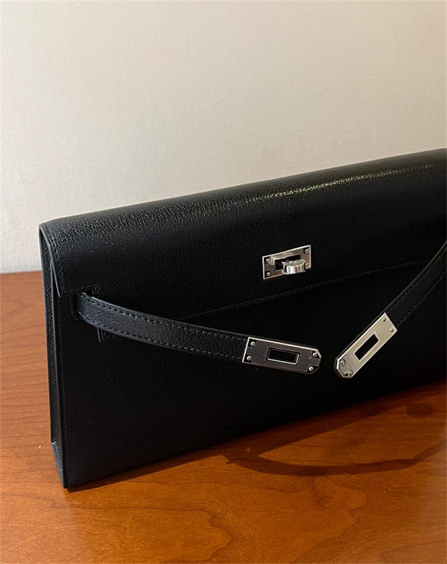  structured bag close-up of hardware and finish 11
