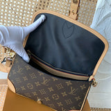  shoulder bag interior and compartment view 27