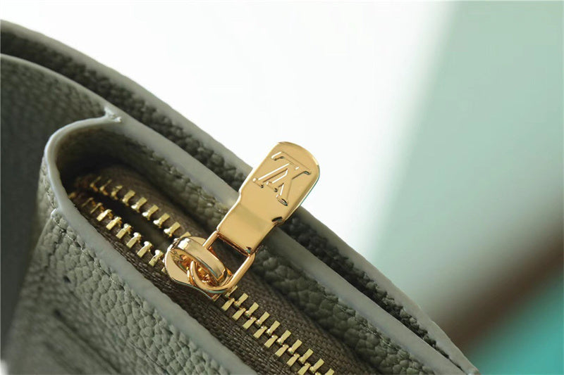  tailored tote bag detail view showing craftsmanship 8