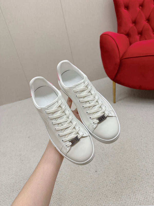 Gucci clean off-white luxury sneakers view 4 padded collar comfort