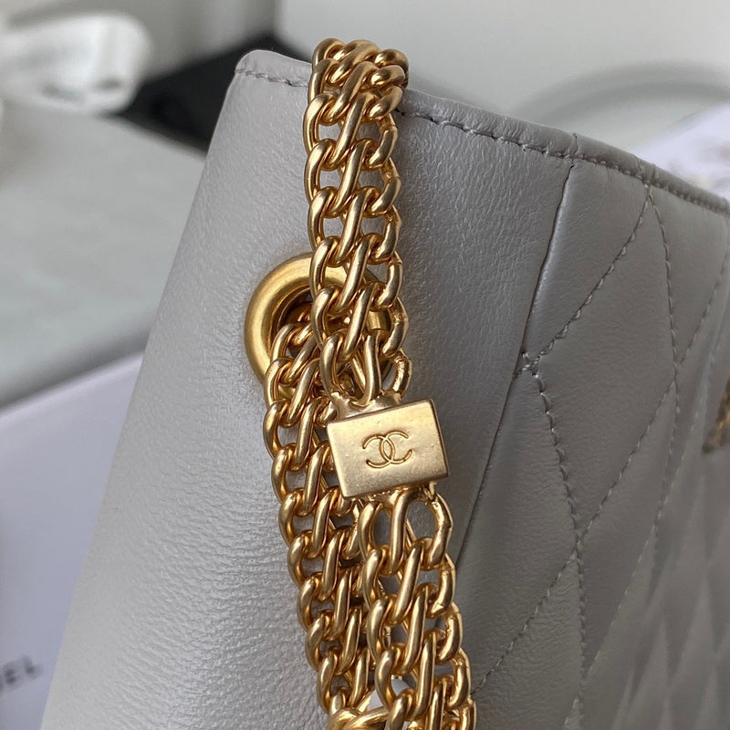  women's handbag, spacious design, view 2