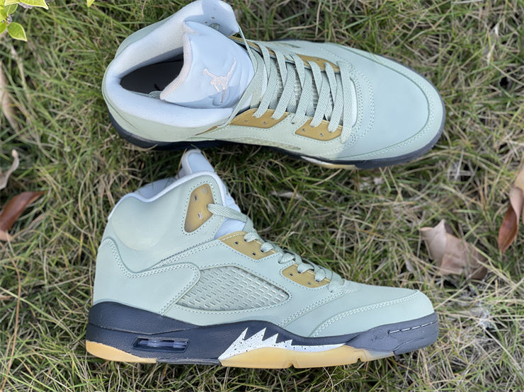 Nike Men's & Women's Luxury Low-Top Trainers — Style 249 front view