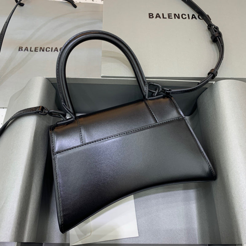 Elegant Premium PU Leather Handbag - Polished Finish | Women's Everyday Carry Handbag #534 - close-up detail shot (image 3) of designer-inspired handbag